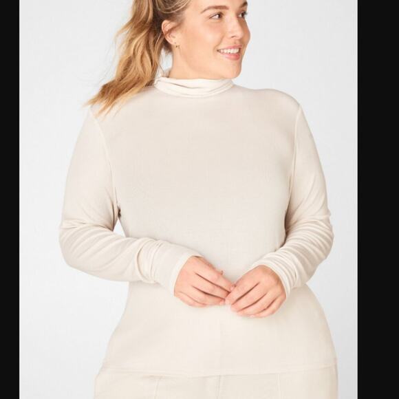 Fabletics 1X Jess Long Sleeve Turtleneck Top Ribbed Cream Ruched Sleeves - Picture 1 of 13